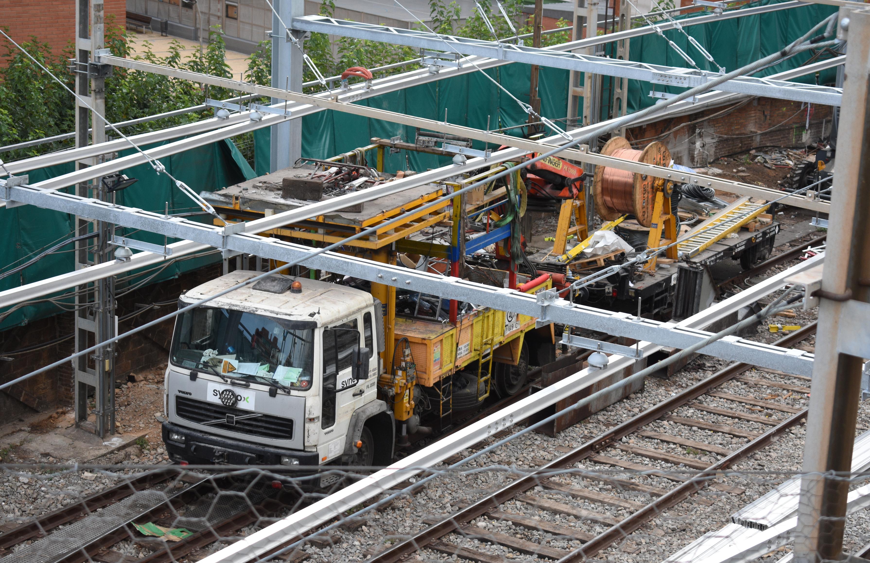 Rail truck carrying equipment